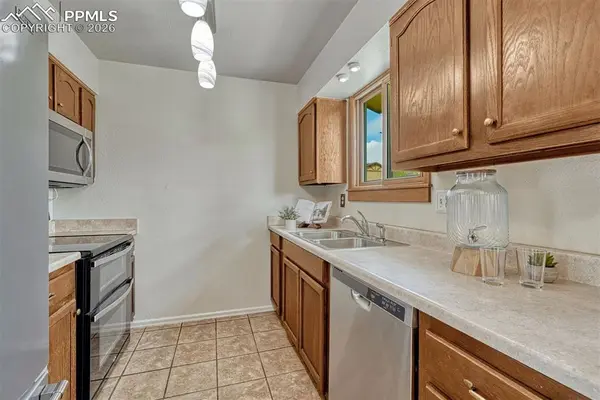 7418 River Bend RD, Colorado Springs, CO 80911