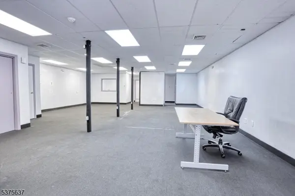 24 Lakeside Ave, Pompton Lakes Boro, NJ 07442