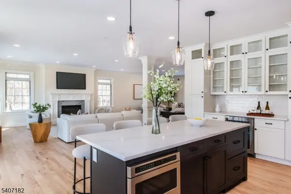 19 West Dr, Fairfield Twp., NJ 07004