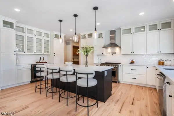 19 West Dr, Fairfield Twp., NJ 07004