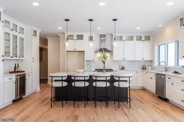 19 West Dr, Fairfield Twp., NJ 07004