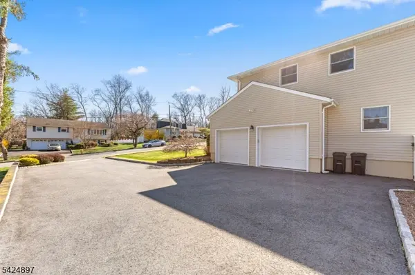 15 Stuckler Ln, Wayne Twp., NJ 07470