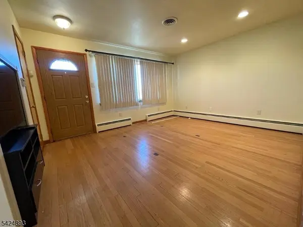 405-407 Redcliffe St, Elizabeth City, NJ 07206