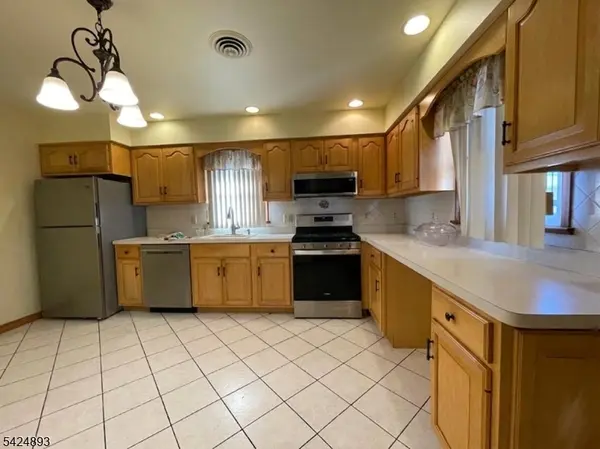 405-407 Redcliffe St, Elizabeth City, NJ 07206