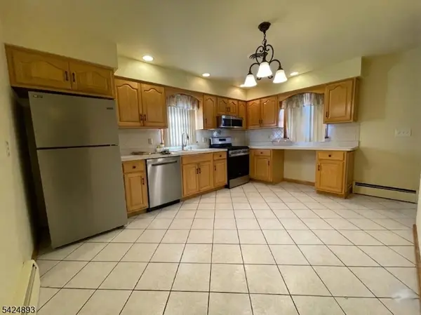 405-407 Redcliffe St, Elizabeth City, NJ 07206