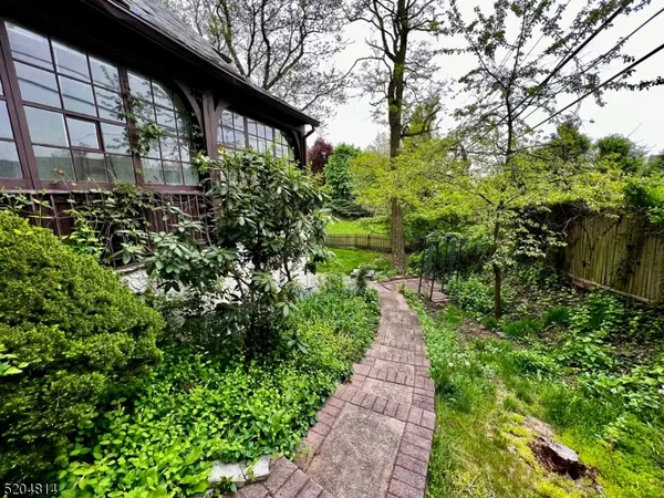 12 Hobart Gap Rd, Millburn Twp., NJ 07078