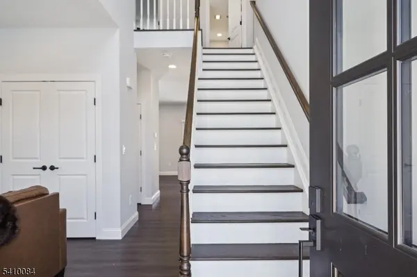 127 W End Ave, Hopatcong Boro, NJ 07843