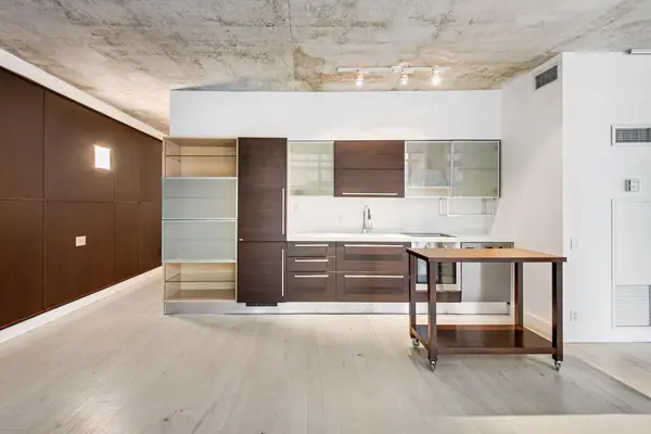 36 Charlotte ST #204, Toronto C01, ON M5V 3P7