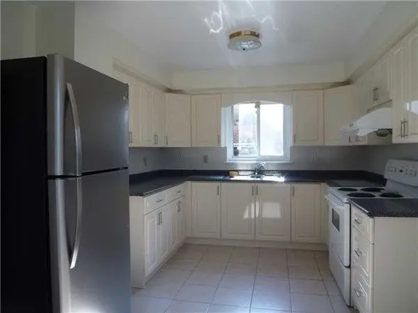 24 Sawley DR, Toronto C15, ON M2K 2J1