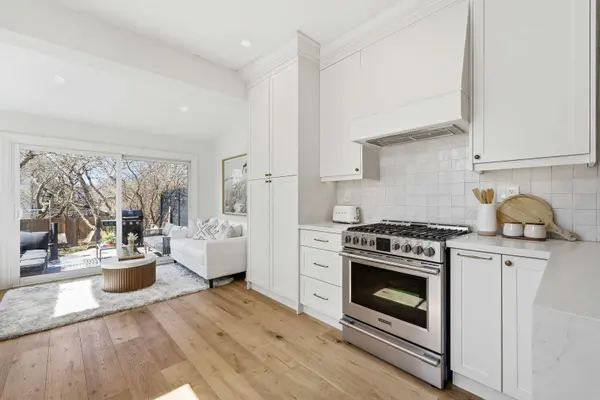 430 Jones AVE, Toronto E01, ON M4J 3G3