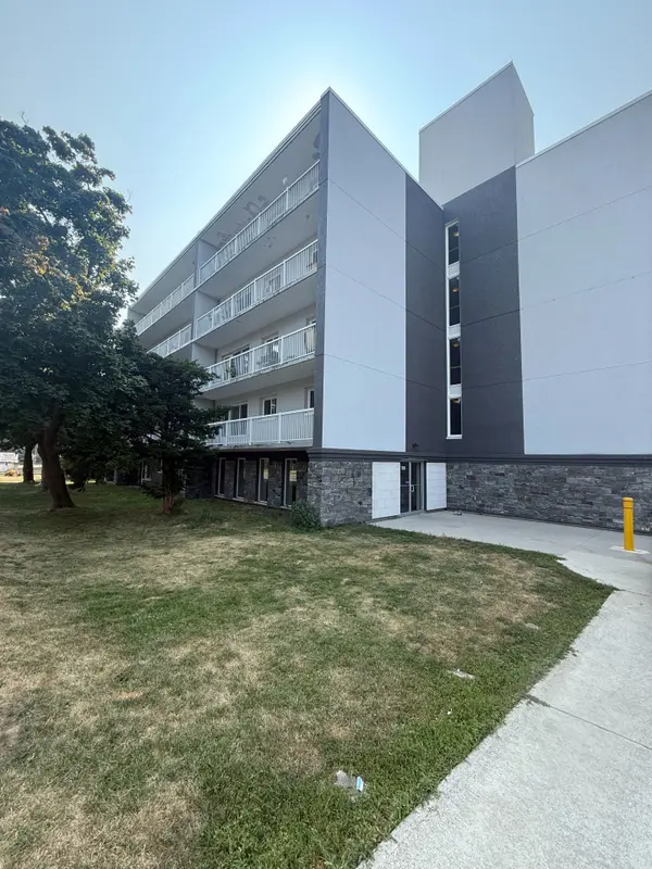 95 Taunton RD E #203, Oshawa, ON L1G 3T6