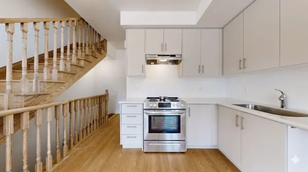 15100 Yonge ST N #216, Aurora, ON L4G 4C8