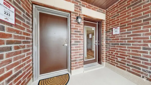 15100 Yonge ST N #216, Aurora, ON L4G 4C8