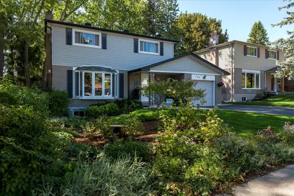 140 Orsi DR, Newmarket, ON L3Y 3H6