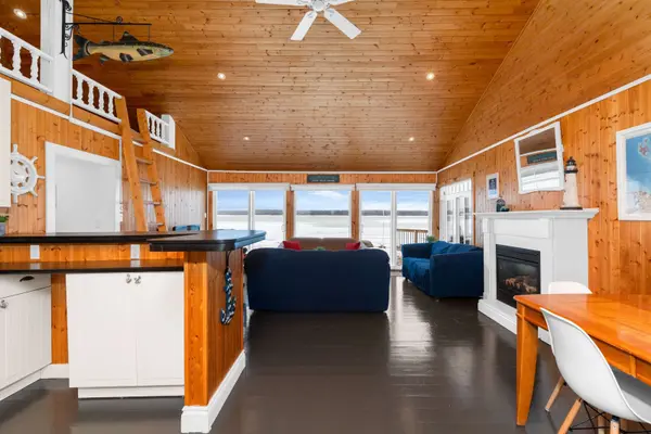 1449 Champlain RD, Tiny, ON L9M 0C1