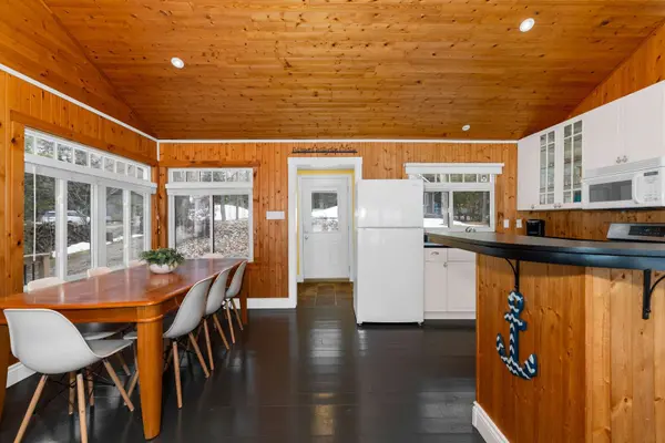 1449 Champlain RD, Tiny, ON L9M 0C1