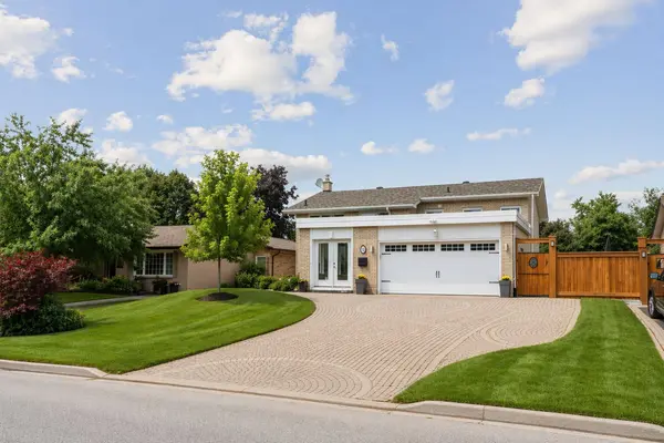 16 Davies CRES, Barrie, ON L4M 2M3