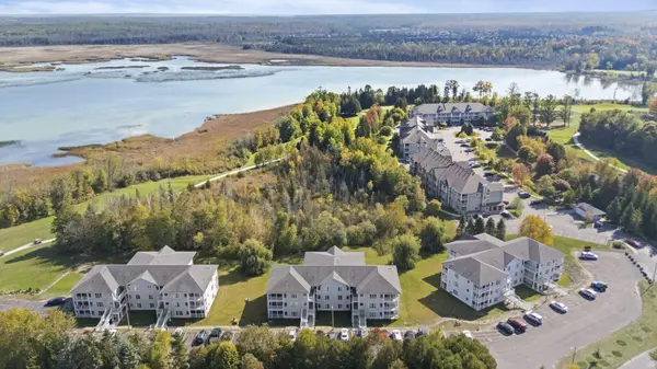 20 Mulligan LN #8, Wasaga Beach, ON L9Z 1C4