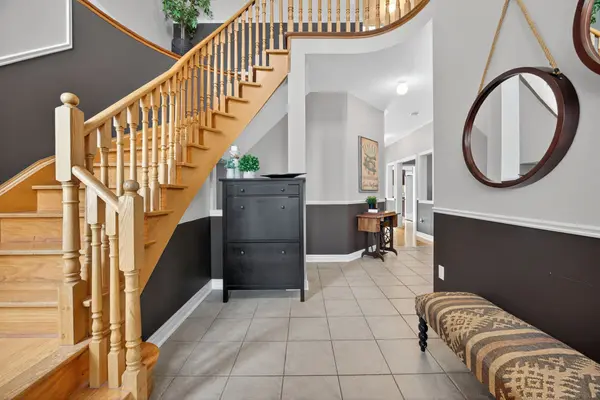 23 Prince of Wales DR, Barrie, ON L4N 0T5