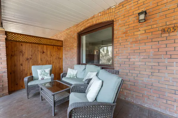 105 Springmount AVE, Toronto W03, ON M6H 2Y5