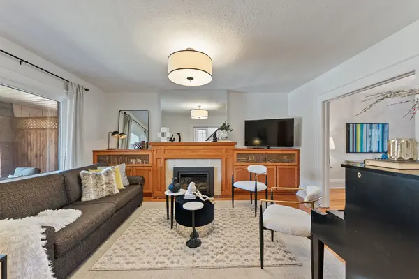 105 Springmount AVE, Toronto W03, ON M6H 2Y5