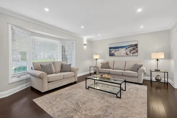 1235 Appleford LN, Burlington, ON L7P 3M1