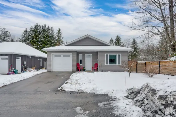 11 Autumn LN,  Huntsville,  ON P1H 0C7