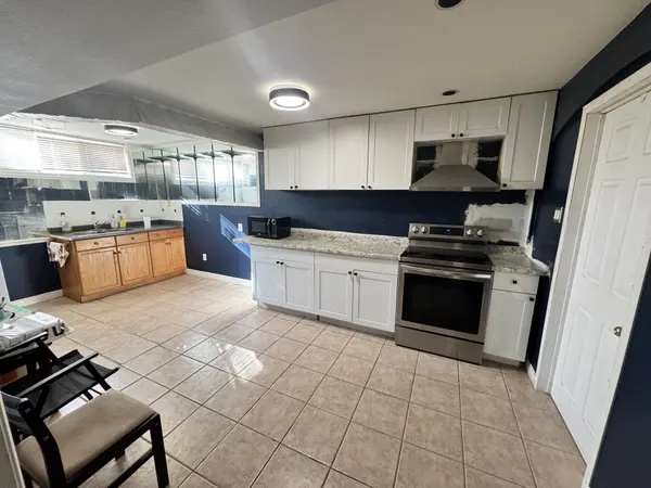 59 Colin CRES #Basement, Hamilton, ON L9A 5H8