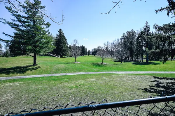 12 Fairway LN, Guelph, ON N1E 7A9