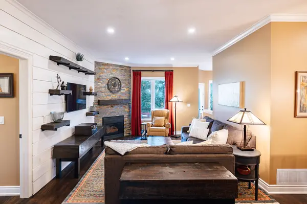 12 Fairway LN, Guelph, ON N1E 7A9