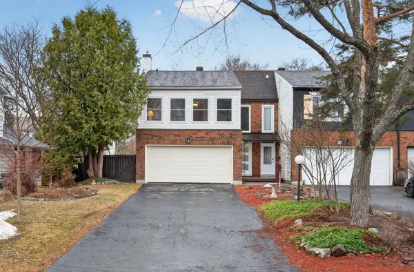 24 Hobart CRES, South Of Baseline To Knoxdale, ON K2H 5S4