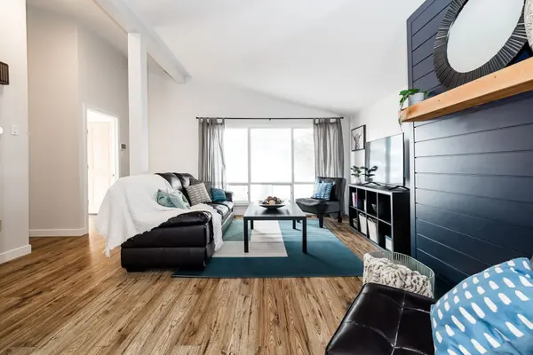 2196 Plesser ST, Elmvale Acres And Area, ON K1G 2X3