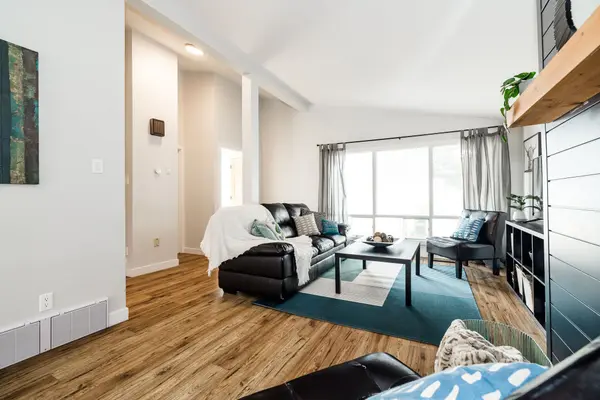 2196 Plesser ST, Elmvale Acres And Area, ON K1G 2X3