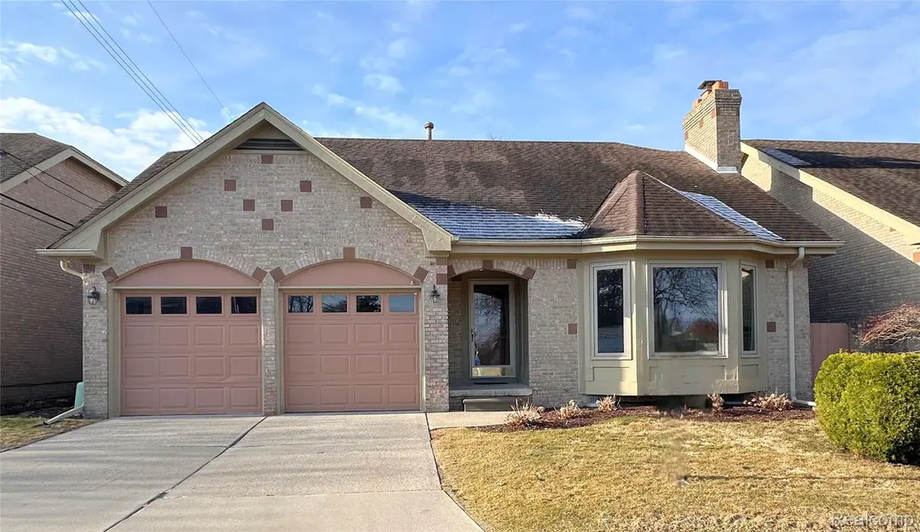 22560 Van ST, St. Clair Shores, MI 48081