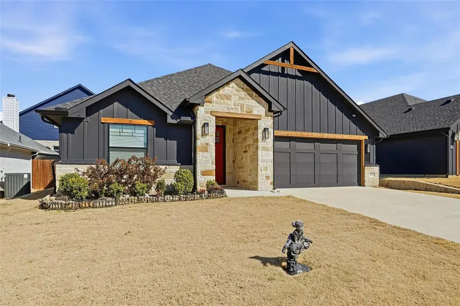 929 Tesslynn Avenue, Godley, TX 76044