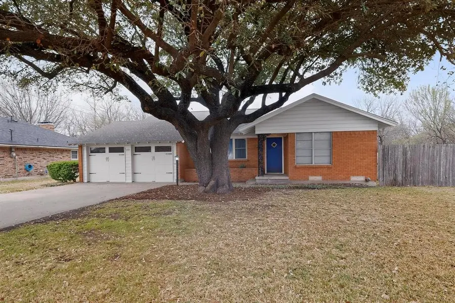 210 N Summit Street, Red Oak, TX 75154