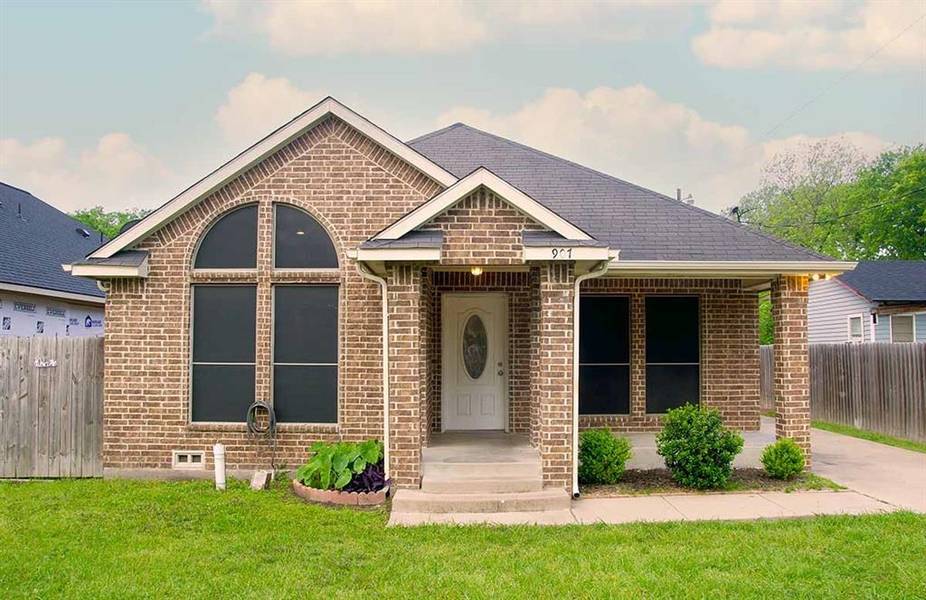 907 S Meriott Street, Ennis, TX 75119