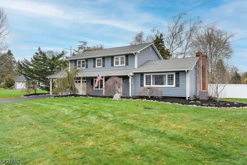 3 Yorktown Rd, Millstone Boro, NJ 08844