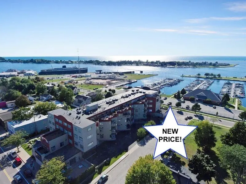 105 W Danaher ST #201, Ludington, MI 49431