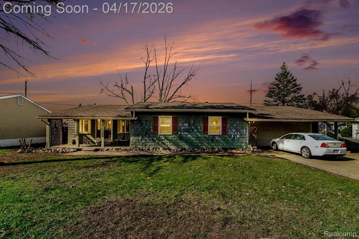 1612 Connecticut Street, Wolverine Lake Village, MI 48390