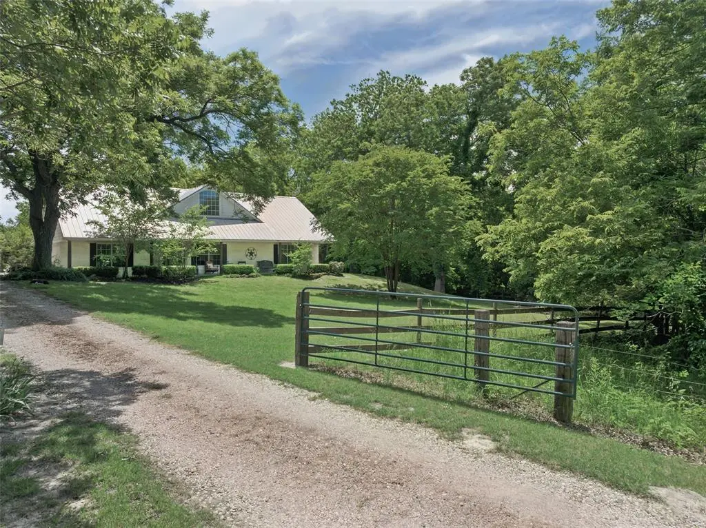 1000 Ballard Road, Van Alstyne, TX 75495