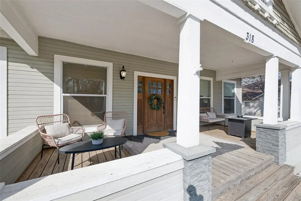 318 W Willingham Street, Cleburne, TX 76033