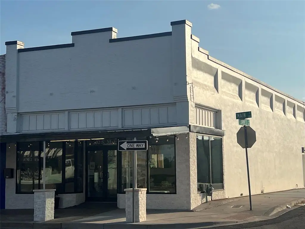 202 S Main Street, Cleburne, TX 76033