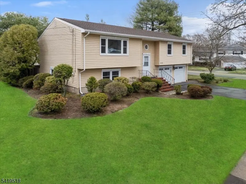 41-03 Ackerman Dr, Fair Lawn Boro, NJ 07410