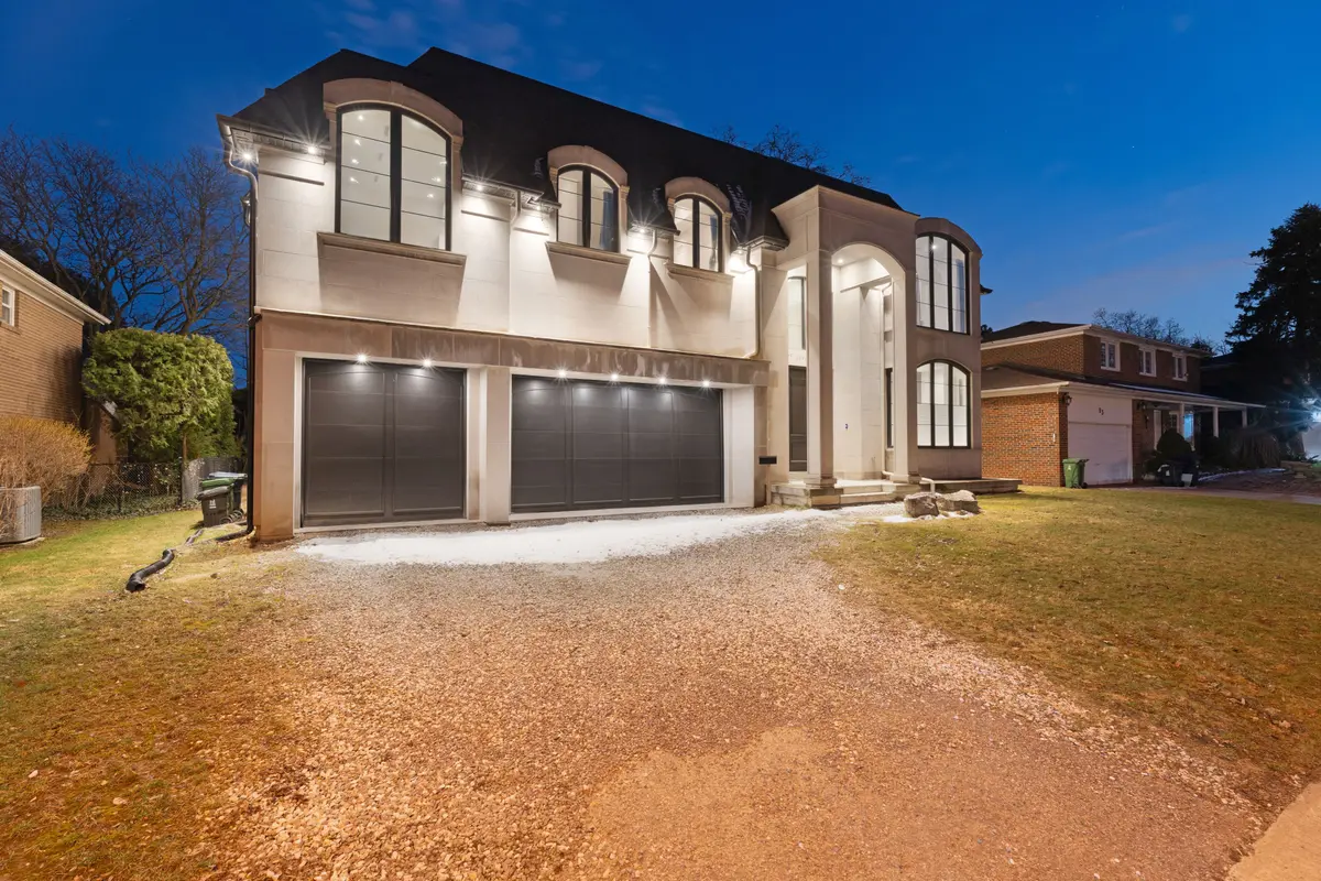 95 Lord Seaton RD, Toronto C12, ON M2P 1K7