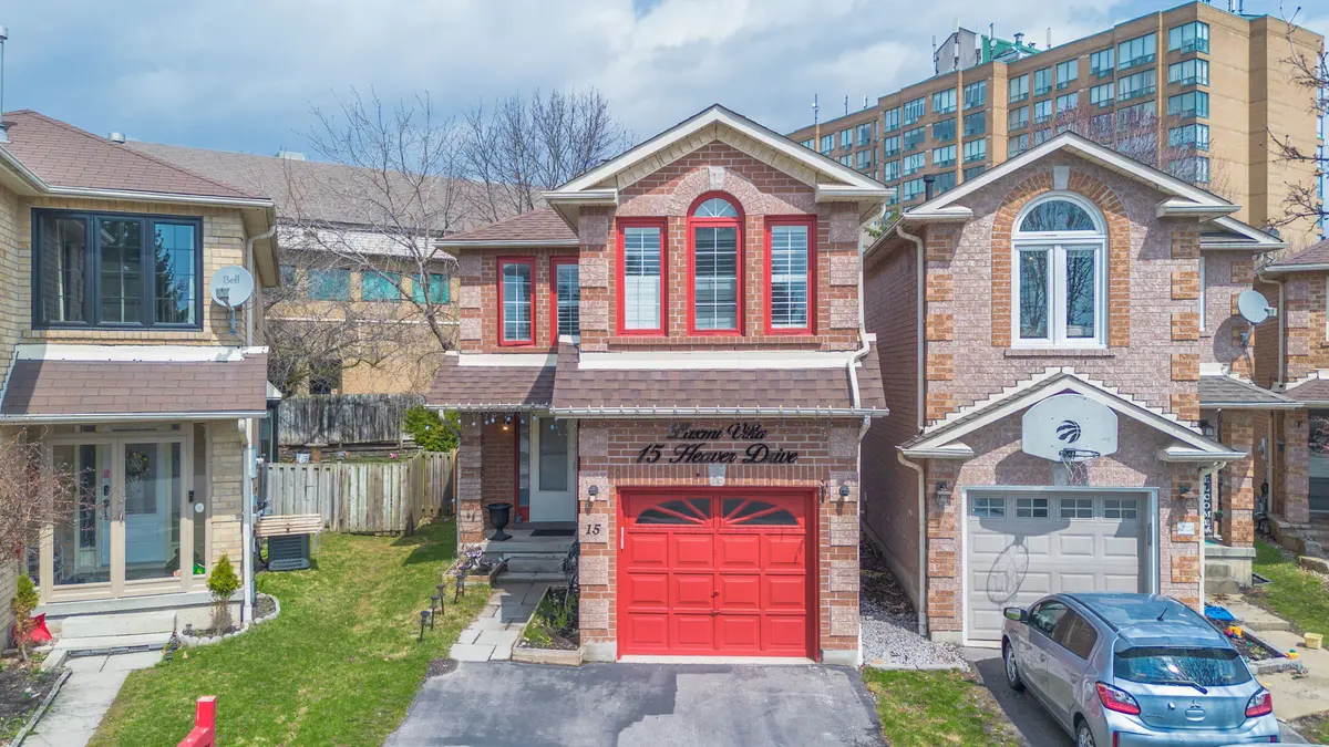 15 Heaver DR, Whitby, ON L1N 9K4