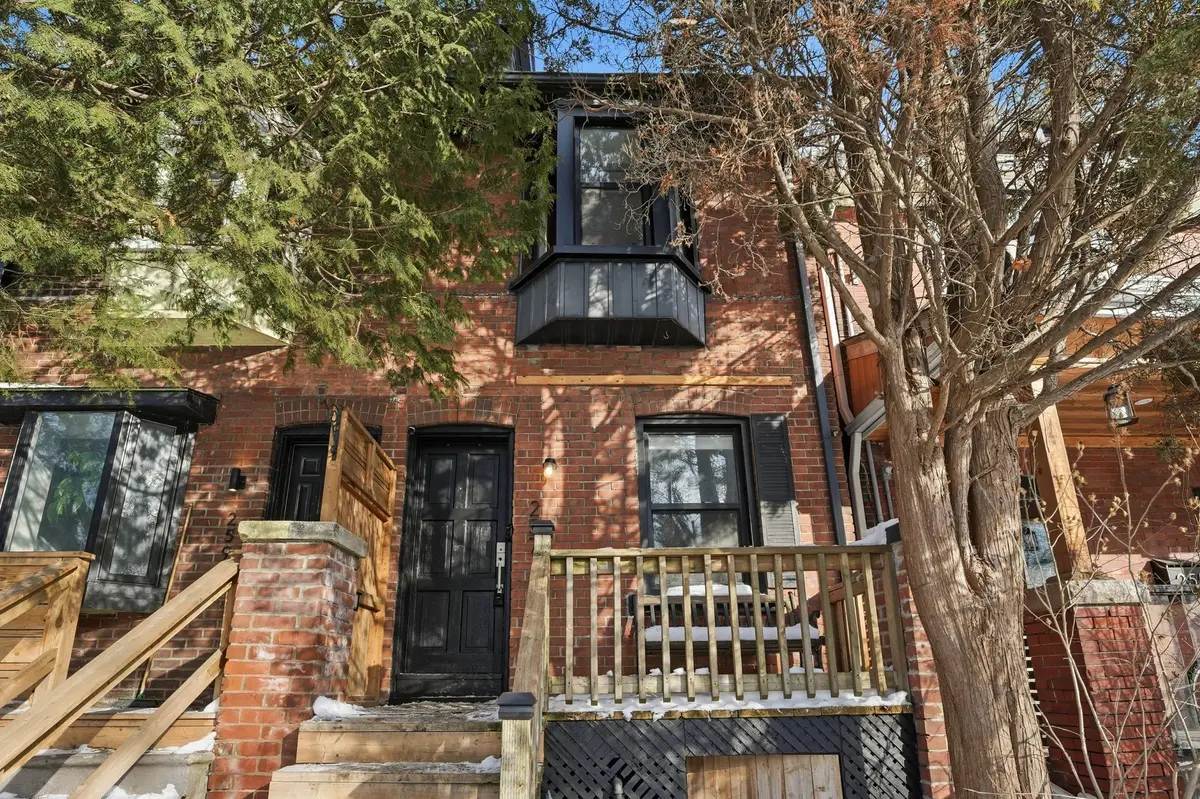 257 Rhodes AVE, Toronto E01, ON M4L 3A2