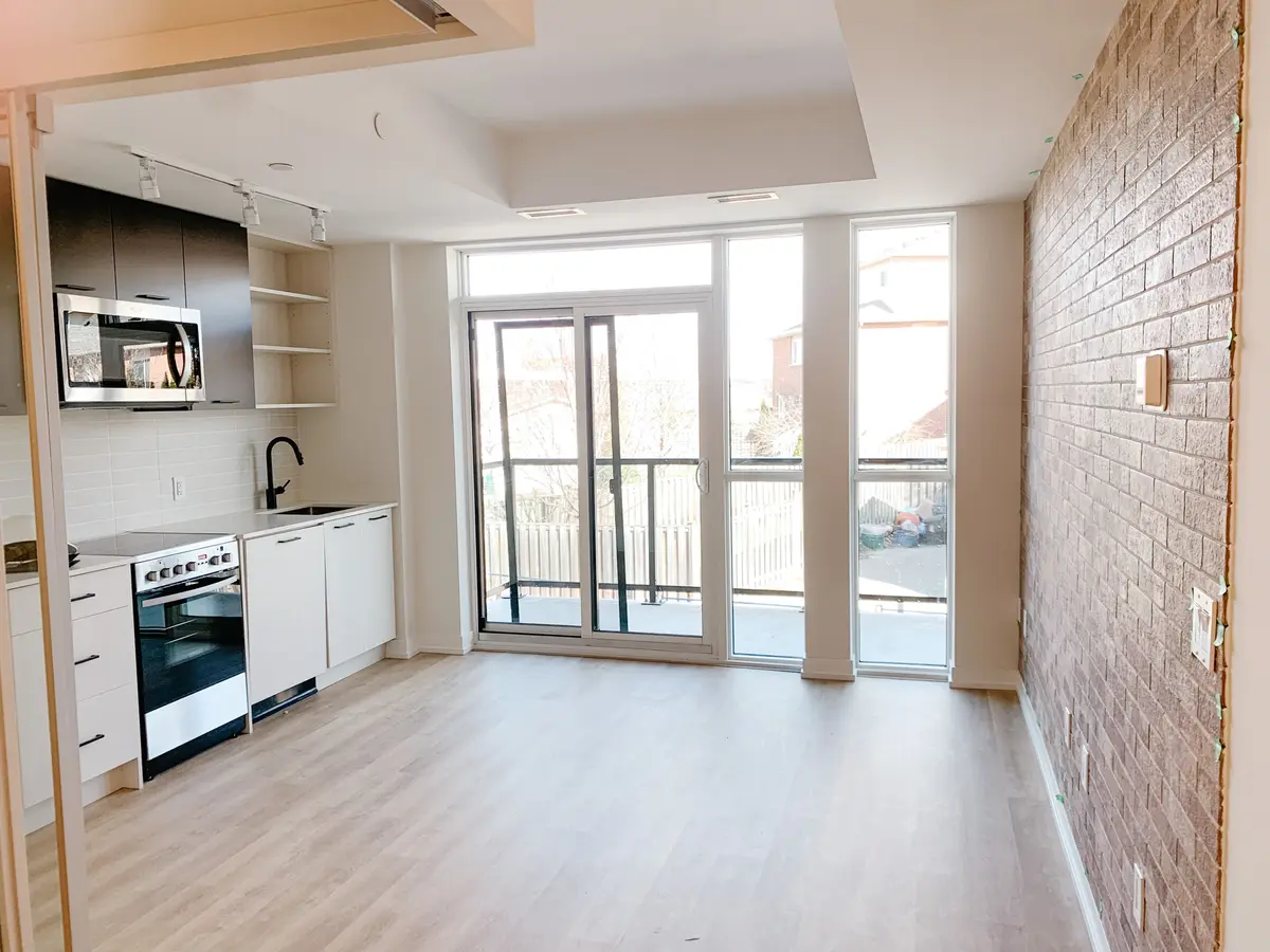 2300 St. Clair AVE W #214, Toronto W02, ON M4V 0A2