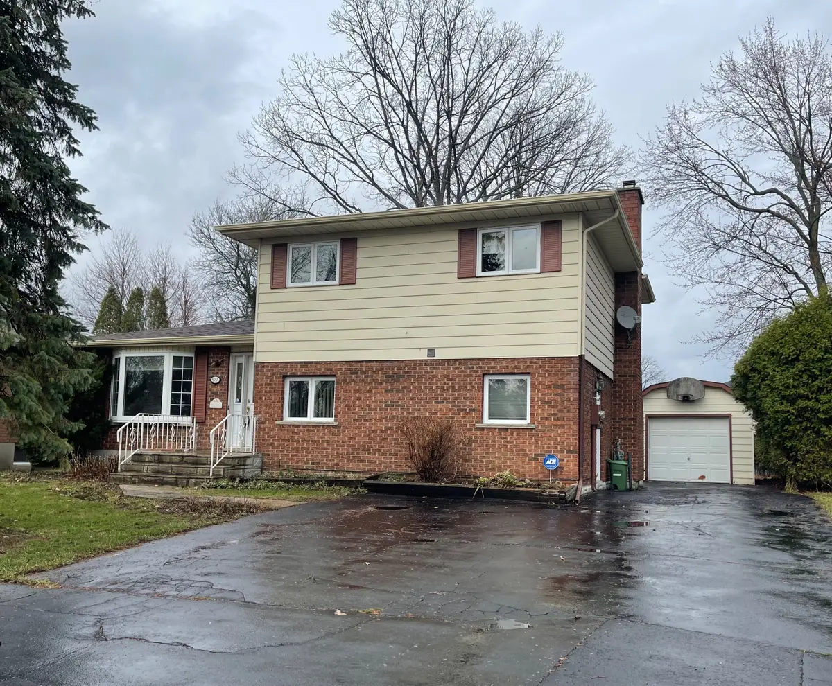 577 Lynwood DR, Cornwall, ON K6H 5W7