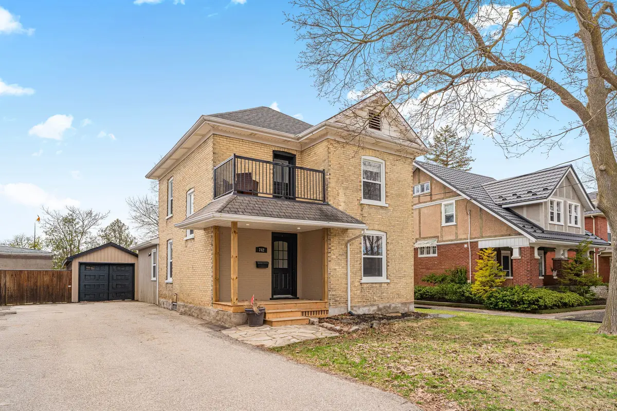 742 Vine ST, Cambridge, ON N3H 2Z3